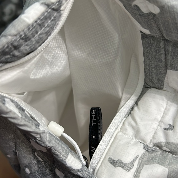 The North Face Gray and White Quilted
Thermoball Eco Jacket, size XL - Picture 15 of 15